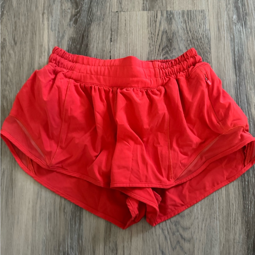 Lululemon Hotty Hot Shorts - Great Condition - 4 - 2.5 inch